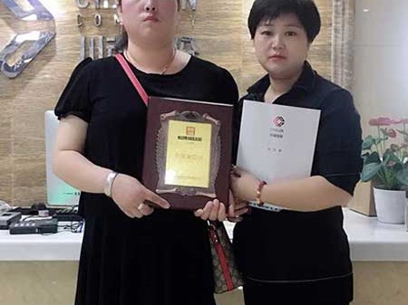 来自黑龙江的赵女士成功与帽牌货冒菜签约