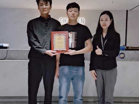 甘肃武威的于先生签约加盟帽牌货冒菜