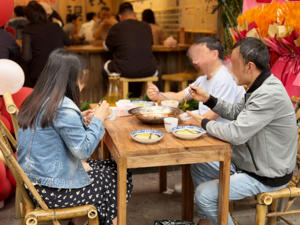 开帽牌货冒菜店回本周期大概多久，怎么估