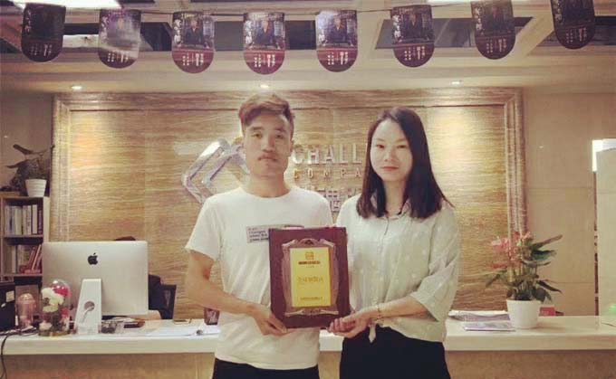 恭喜来自昆明的李女士签约帽牌货冒菜加盟品牌