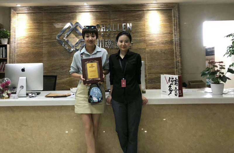 呼和浩特的刘女士签约帽牌货冒菜加盟 呼和浩特的刘女士签约帽牌货冒菜加盟
