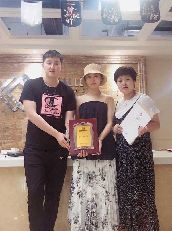 北京余女士成功与帽牌货冒菜加盟签约 北京余女士成功与帽牌货冒菜加盟签约