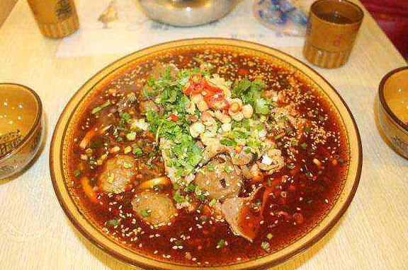 想在县城开一家冒菜店，预算大概多少能搞定呢