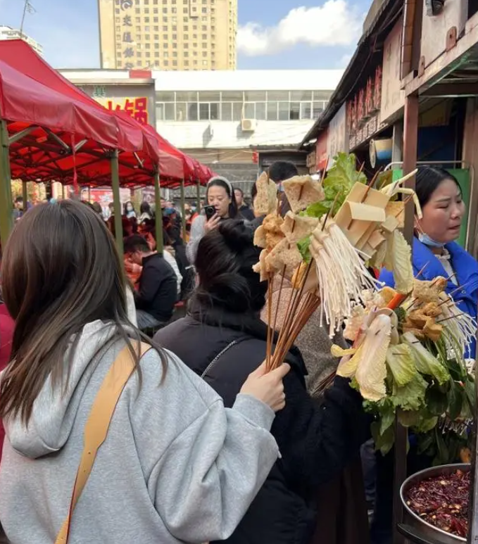 1710730459113293.png 甘肃天水麻辣烫是怎么火的呢