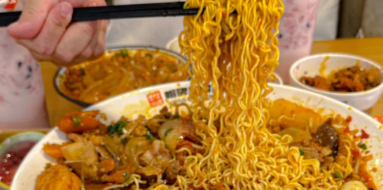 1742438985304896.png 哪些位置适合开冒菜加盟店?