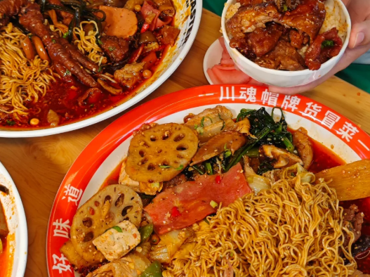 冒菜店没人气？帽牌货教你几招，顾客坐满店